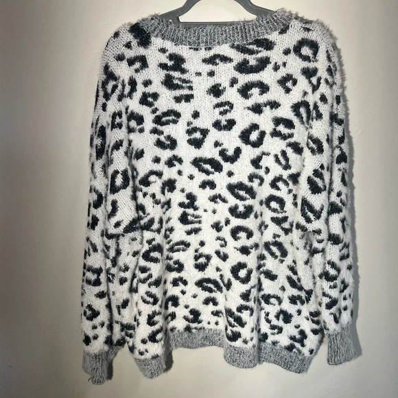 Pink Lily Fuzzy Soft Black White Leopard Animal Print Oversized Crew Sweater L - Picture 5 of 6